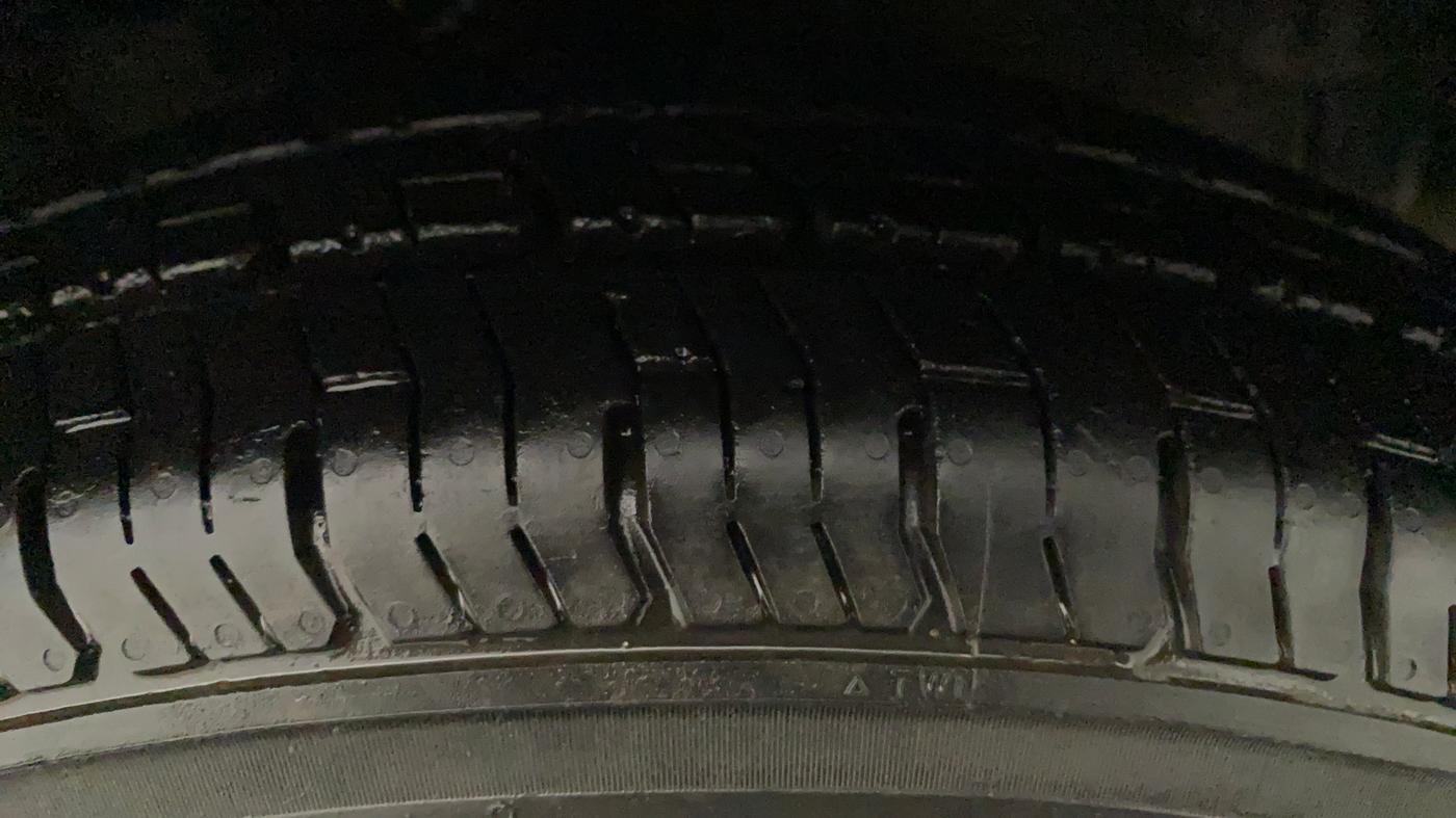 2012 Hyundai i10 SPORTZ 1.2, Petrol, Manual, 14,095 km, Left Front Tyre Tread