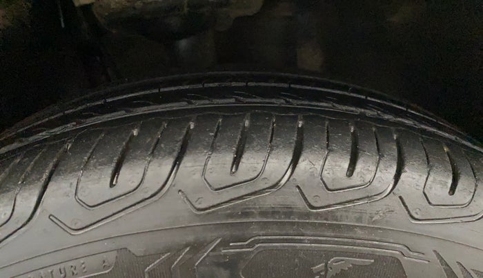 2022 Skoda KUSHAQ AMBITION 1.0L TSI AT, Petrol, Automatic, 29,310 km, Right Front Tyre Tread