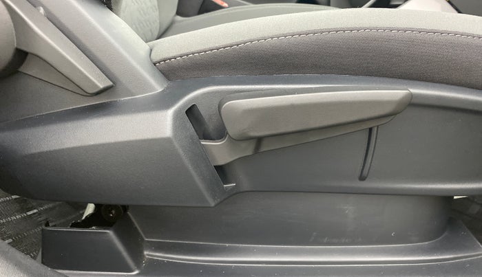 2020 Tata ALTROZ XZ 1.2, Petrol, Manual, 1,165 km, Driver Side Adjustment Panel