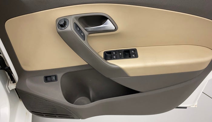 2017 Volkswagen Vento HIGHLINE PLUS 1.2 AT 16 ALLOY, Petrol, Automatic, 32,366 km, Driver Side Door Panels Control