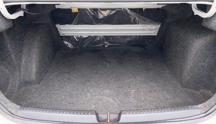 2017 Volkswagen Vento HIGHLINE PLUS 1.2 AT 16 ALLOY, Petrol, Automatic, 32,366 km, Boot Inside