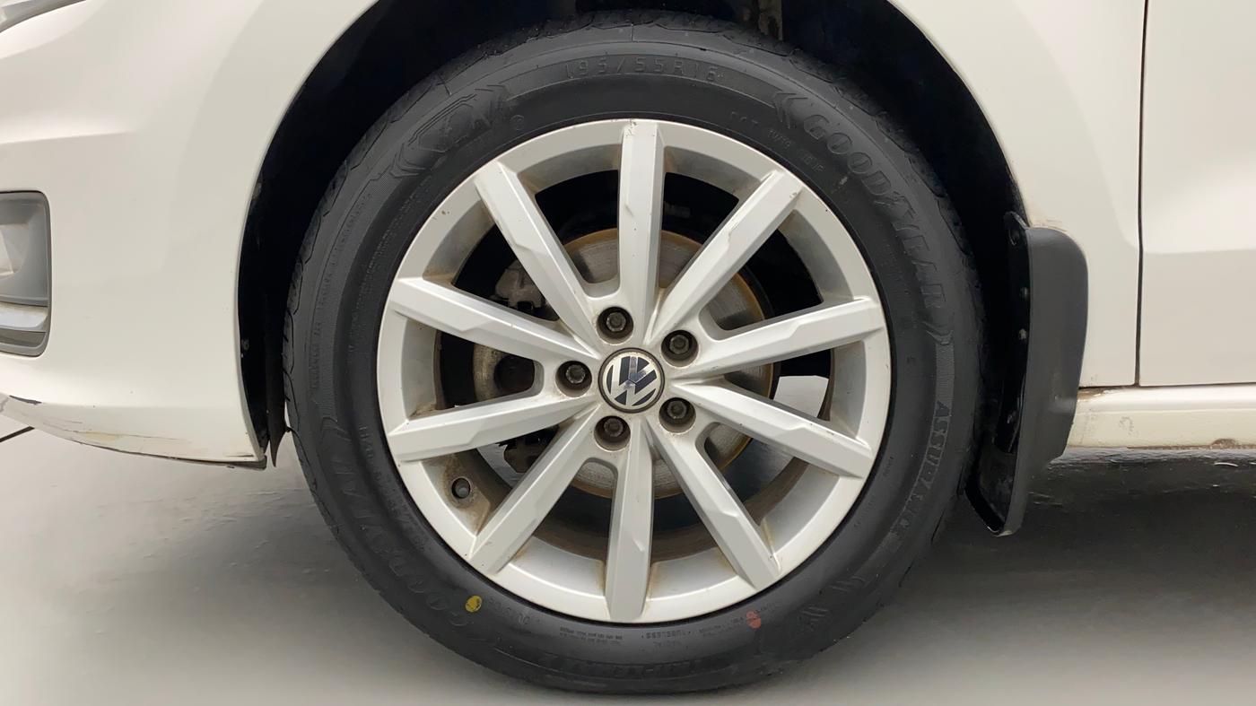 2017 Volkswagen Vento HIGHLINE PLUS 1.2 AT 16 ALLOY, Petrol, Automatic, 32,366 km, Left Front Wheel