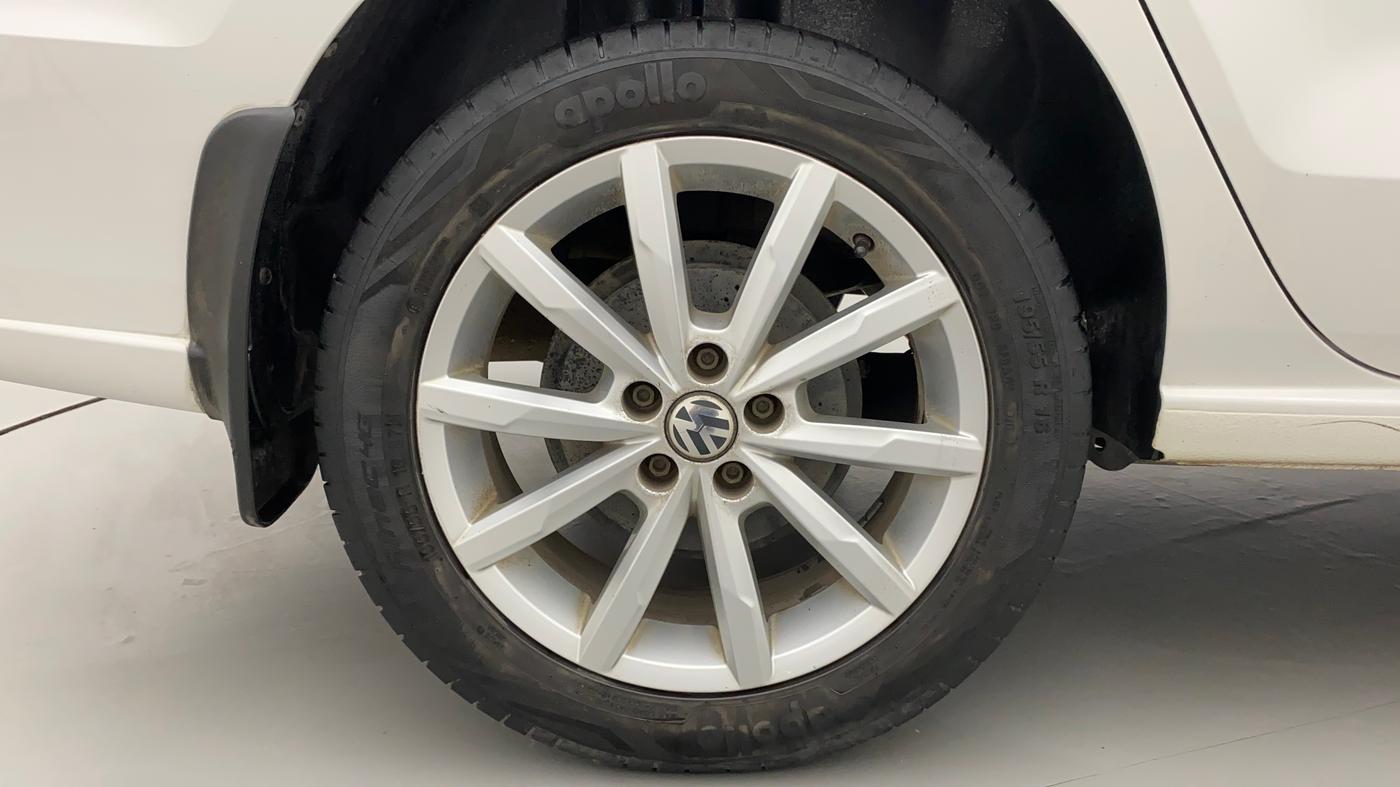 2017 Volkswagen Vento HIGHLINE PLUS 1.2 AT 16 ALLOY, Petrol, Automatic, 32,366 km, Right Rear Wheel