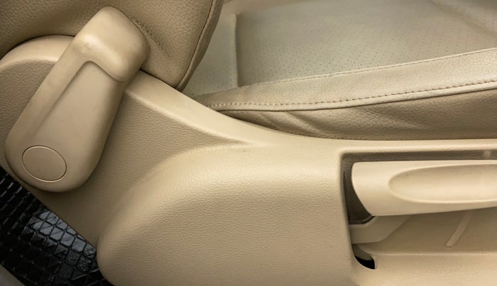 2017 Volkswagen Vento HIGHLINE PLUS 1.2 AT 16 ALLOY, Petrol, Automatic, 32,366 km, Driver Side Adjustment Panel