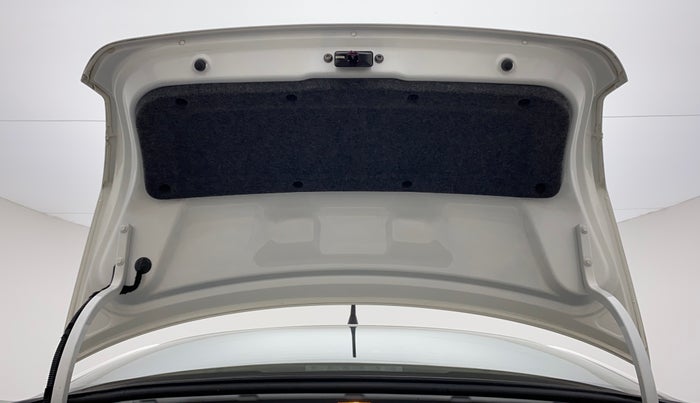 2017 Volkswagen Vento HIGHLINE PLUS 1.2 AT 16 ALLOY, Petrol, Automatic, 32,366 km, Boot Door Open