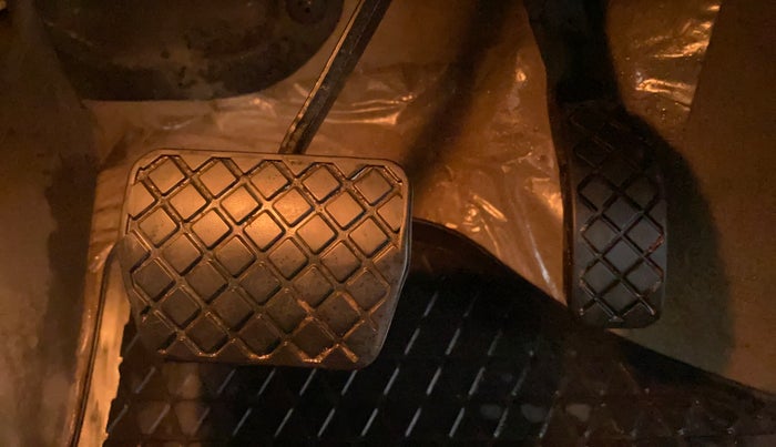 2017 Volkswagen Vento HIGHLINE PLUS 1.2 AT 16 ALLOY, Petrol, Automatic, 32,366 km, Pedals