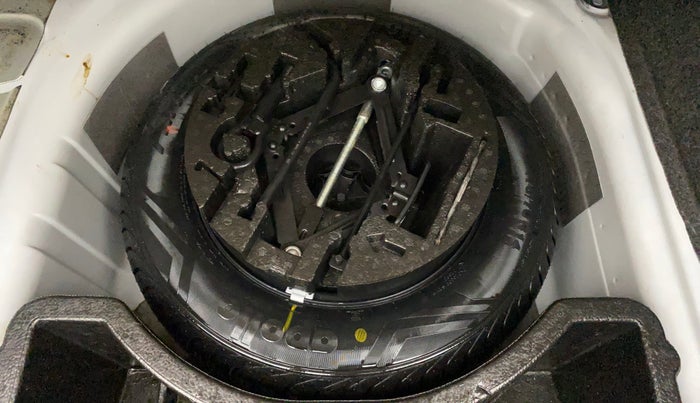 2017 Volkswagen Vento HIGHLINE PLUS 1.2 AT 16 ALLOY, Petrol, Automatic, 32,366 km, Spare Tyre