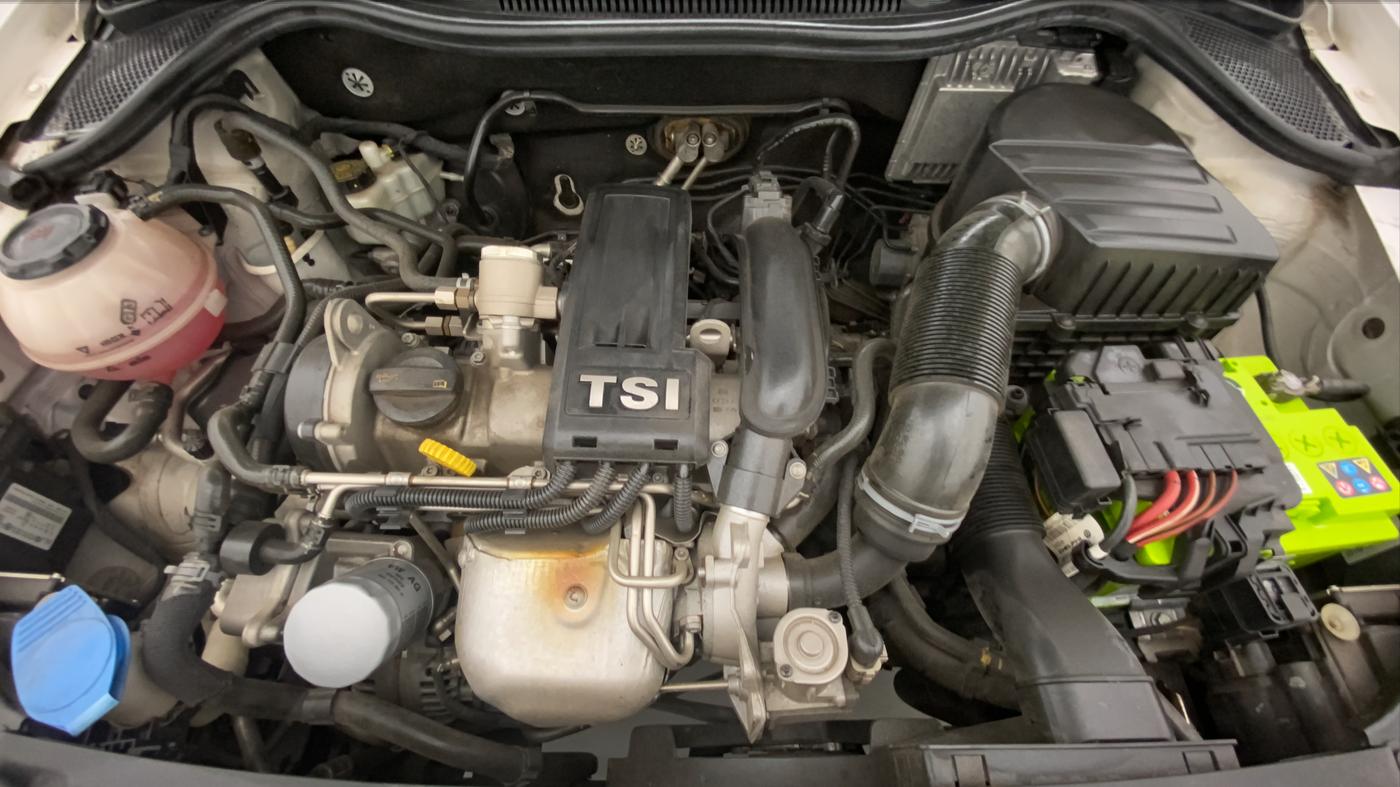 2017 Volkswagen Vento HIGHLINE PLUS 1.2 AT 16 ALLOY, Petrol, Automatic, 32,366 km, Open Bonet