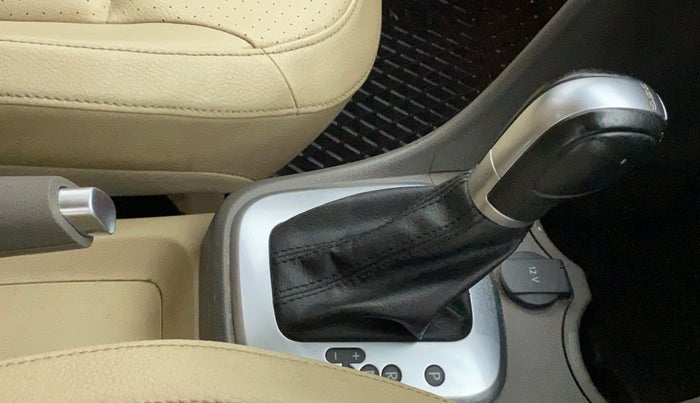 2017 Volkswagen Vento HIGHLINE PLUS 1.2 AT 16 ALLOY, Petrol, Automatic, 32,366 km, Gear Lever