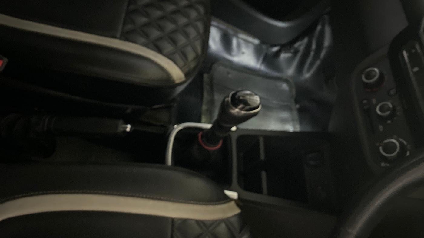 2020 Renault Kwid RXT 1.0 (O), Petrol, Manual, 1,02,211 km, Gear Lever