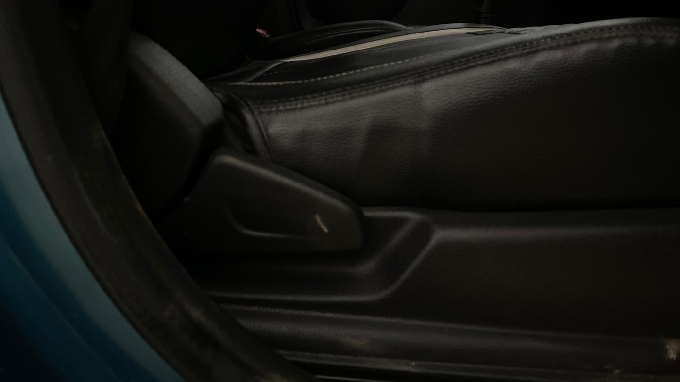 2020 Renault Kwid RXT 1.0 (O), Petrol, Manual, 1,02,211 km, Driver Side Adjustment Panel