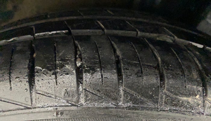 2014 Hyundai Xcent BASE 1.2, CNG, Manual, 1,22,625 km, Left Rear Tyre Tread