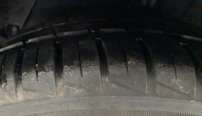 2014 Hyundai Xcent BASE 1.2, CNG, Manual, 1,22,625 km, Right Rear Tyre Tread