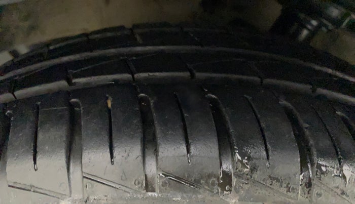 2014 Hyundai Xcent BASE 1.2, CNG, Manual, 1,22,625 km, Right Front Tyre Tread