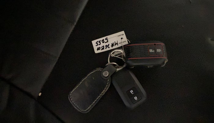 2021 Toyota Glanza G, Petrol, Manual, 57,040 km, Key Close Up