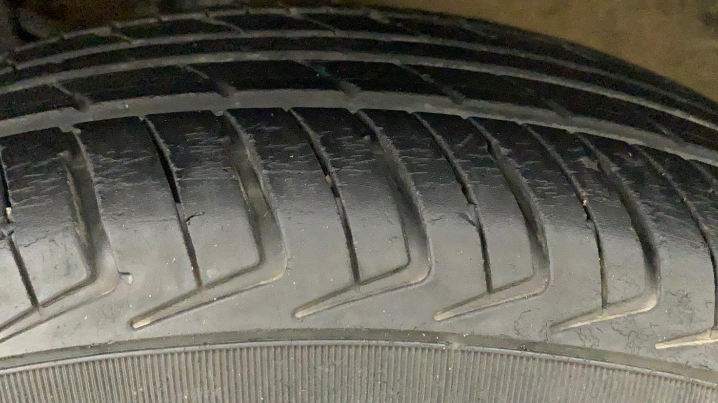 2020 Maruti New Wagon-R LXI 1.0, Petrol, Manual, 17,049 km, Left Front Tyre Tread