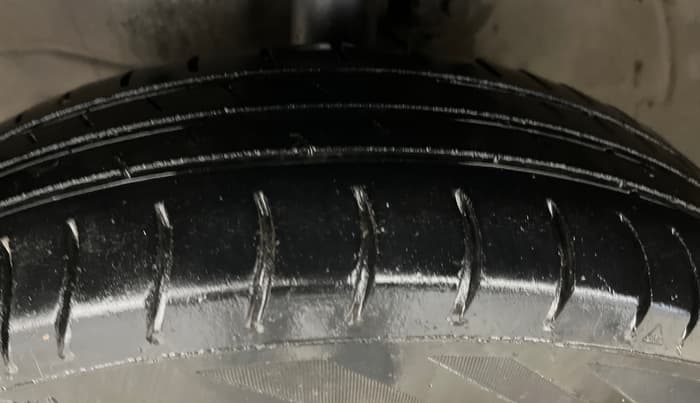 2017 Maruti Wagon R 1.0 LXI CNG, CNG, Manual, 68,626 km, Left Front Tyre Tread