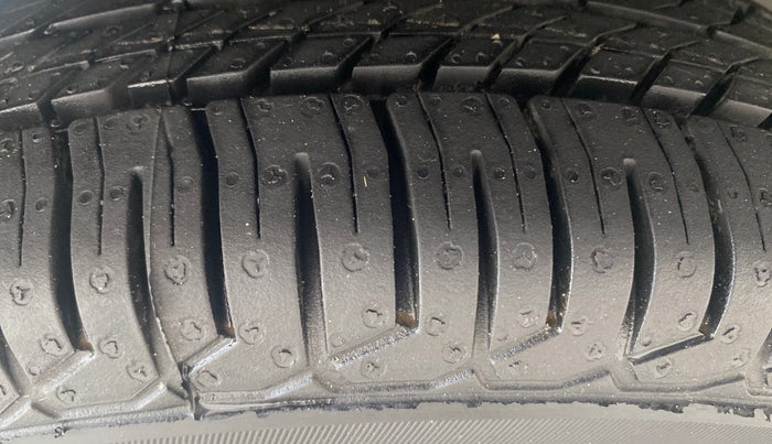 2015 Hyundai Eon ERA +, Petrol, Manual, 26,059 km, Left Front Tyre Tread