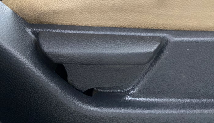 2015 Hyundai Eon ERA +, Petrol, Manual, 26,059 km, Driver Side Adjustment Panel