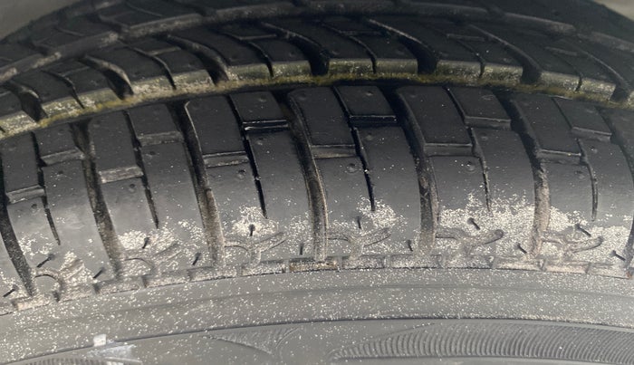 2015 Hyundai Eon ERA +, Petrol, Manual, 26,059 km, Right Front Tyre Tread