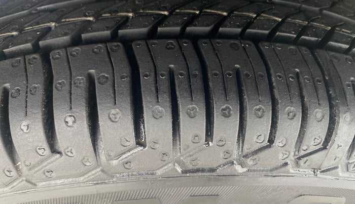 2015 Hyundai Eon ERA +, Petrol, Manual, 26,059 km, Right Rear Tyre Tread