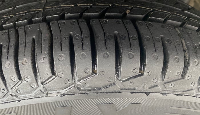 2015 Hyundai Eon ERA +, Petrol, Manual, 26,059 km, Left Rear Tyre Tread