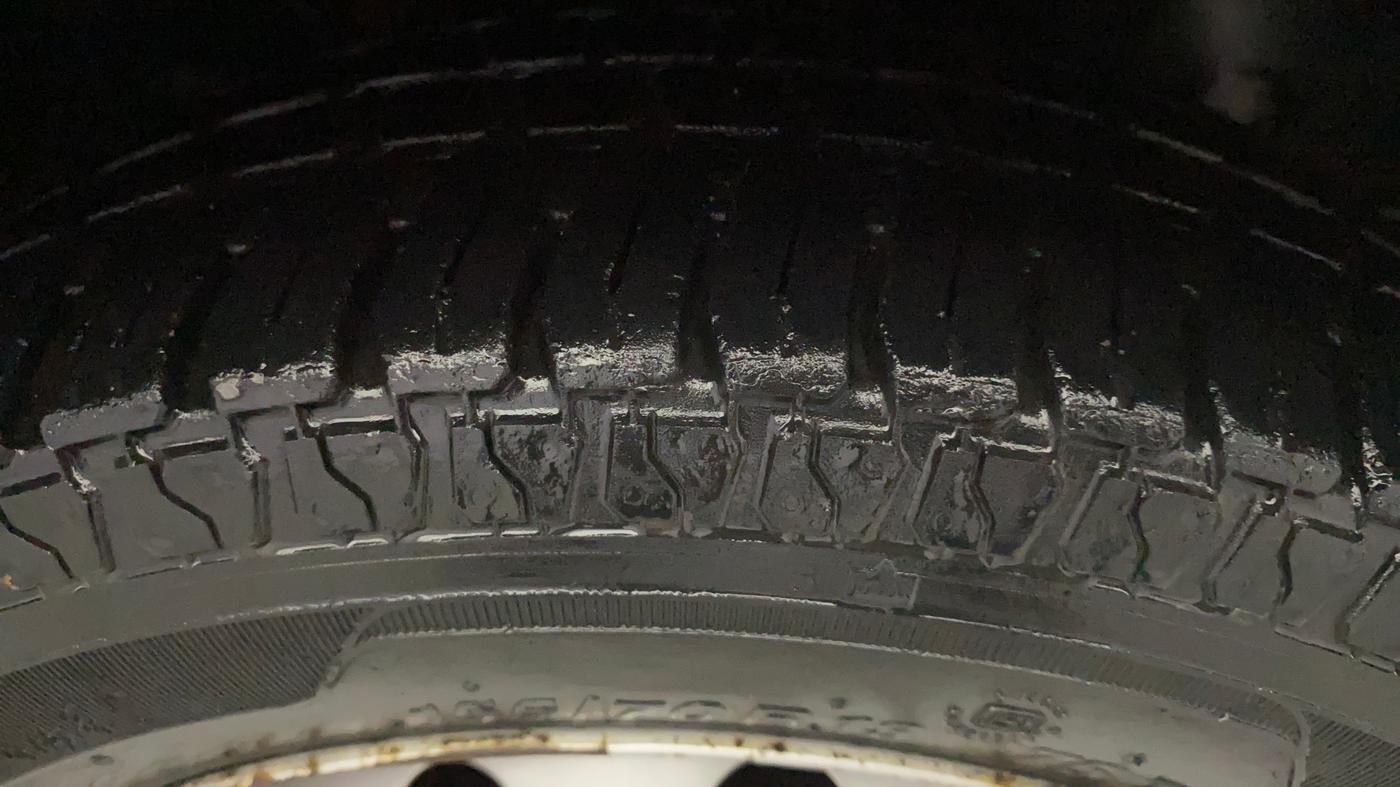 2018 Hyundai Eon ERA +, Petrol, Manual, 25,701 km, Right Front Tyre Tread
