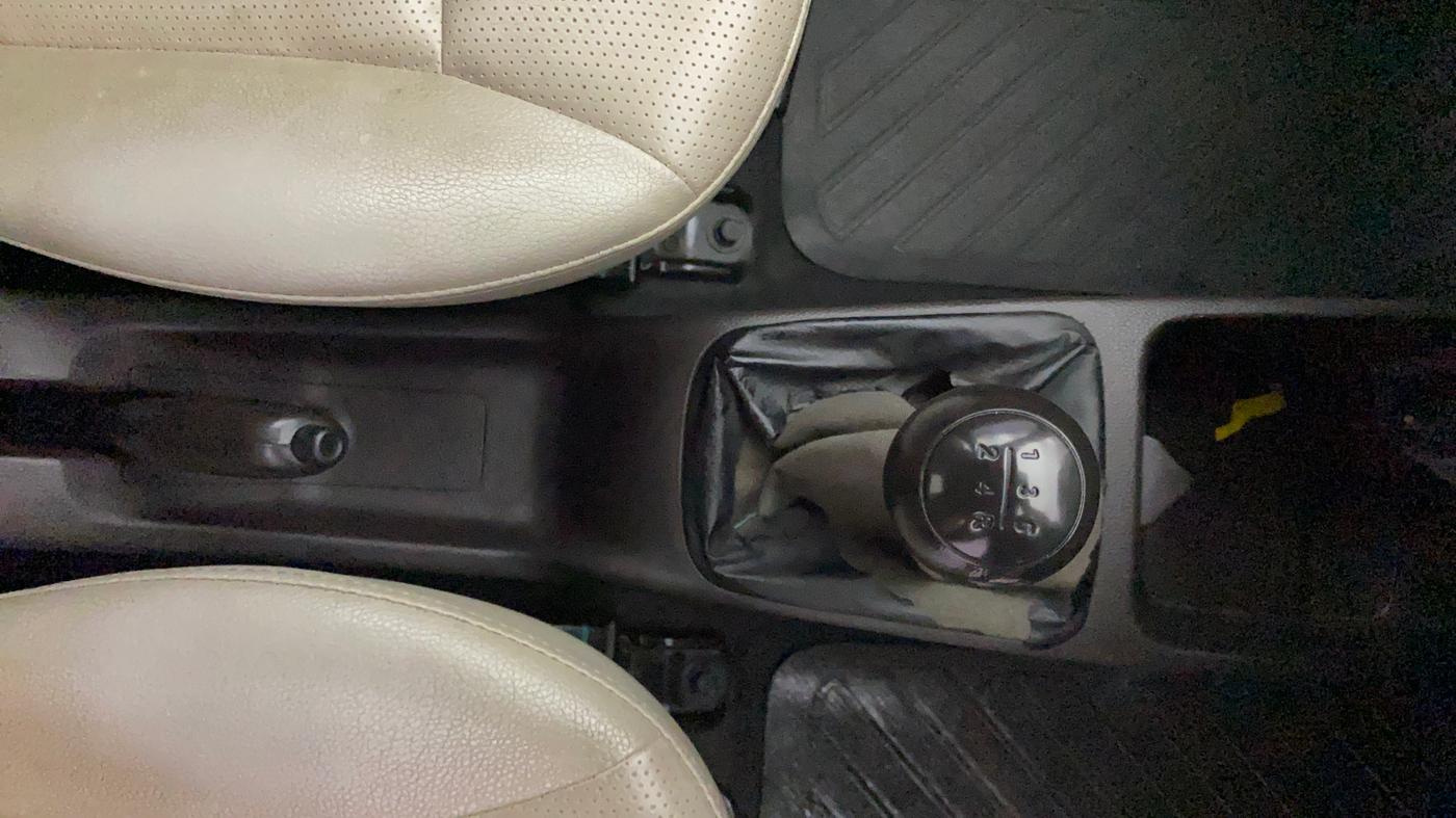 2018 Hyundai Eon ERA +, Petrol, Manual, 25,701 km, Gear Lever