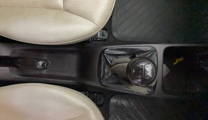 2018 Hyundai Eon ERA +, Petrol, Manual, 25,663 km, Gear Lever