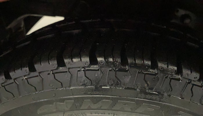 2018 Hyundai Eon ERA +, Petrol, Manual, 25,663 km, Right Rear Tyre Tread