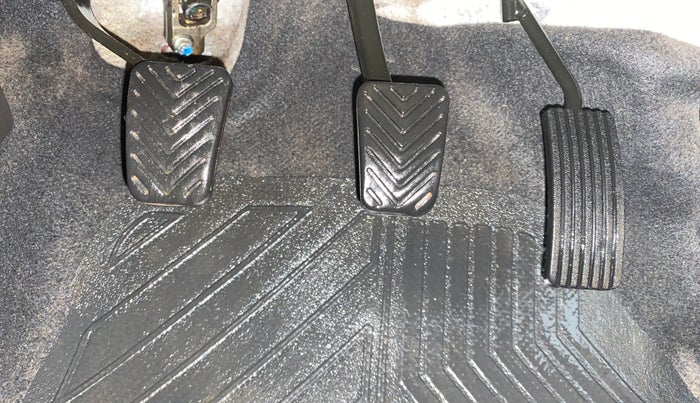 2018 Hyundai Eon ERA +, Petrol, Manual, 25,663 km, Pedals