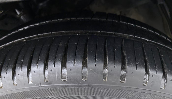 2017 Honda Jazz 1.2 V MT, Petrol, Manual, 80,252 km, Right Front Tyre Tread