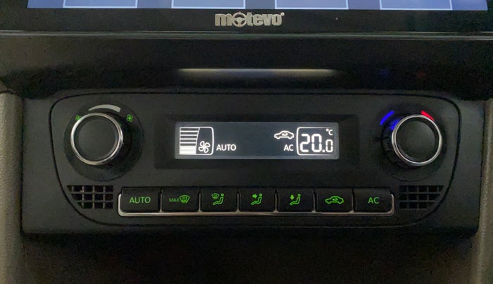 2014 Skoda Rapid ELEGANCE 1.6 MPI MT, Petrol, Manual, 50,390 km, Automatic Climate Control