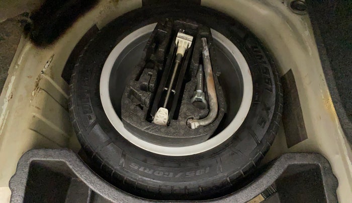 2014 Skoda Rapid ELEGANCE 1.6 MPI MT, Petrol, Manual, 50,390 km, Spare Tyre