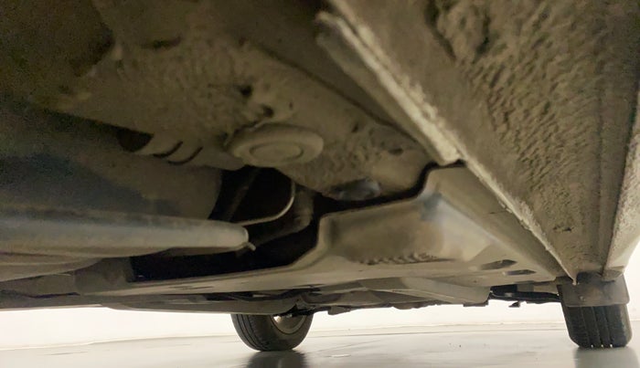 2014 Skoda Rapid ELEGANCE 1.6 MPI MT, Petrol, Manual, 50,390 km, Right Side Underbody