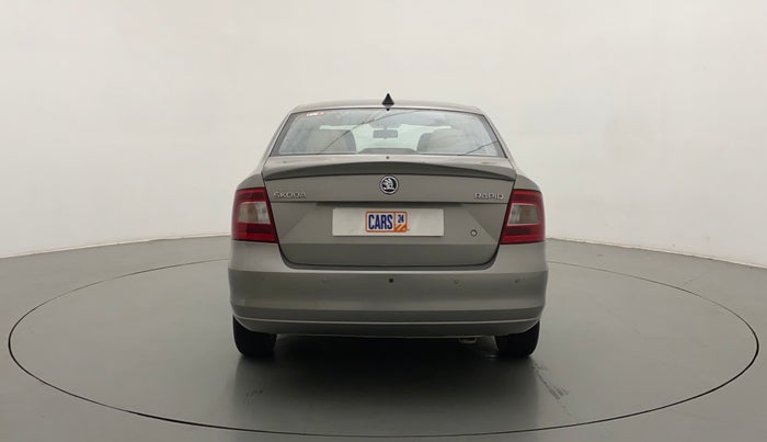 2014 Skoda Rapid ELEGANCE 1.6 MPI MT, Petrol, Manual, 50,390 km, Back/Rear