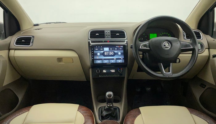 2014 Skoda Rapid ELEGANCE 1.6 MPI MT, Petrol, Manual, 50,390 km, Dashboard