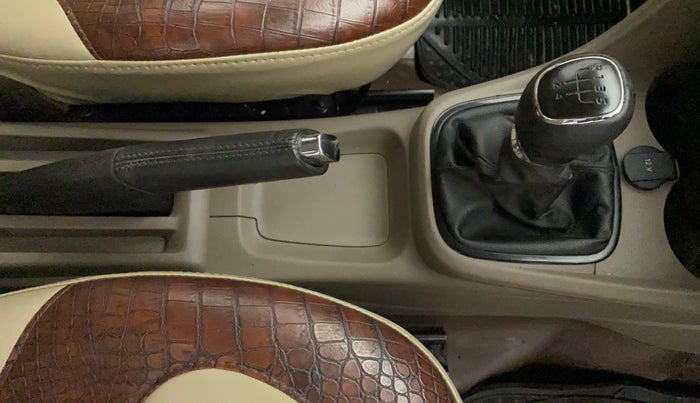 2014 Skoda Rapid ELEGANCE 1.6 MPI MT, Petrol, Manual, 50,390 km, Gear Lever