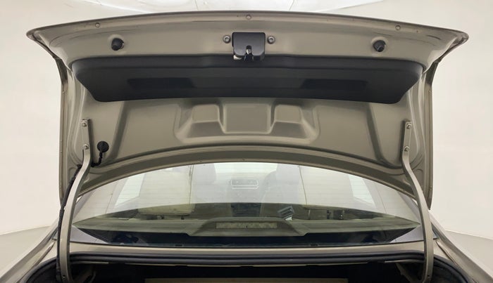 2014 Skoda Rapid ELEGANCE 1.6 MPI MT, Petrol, Manual, 50,390 km, Boot Door Open