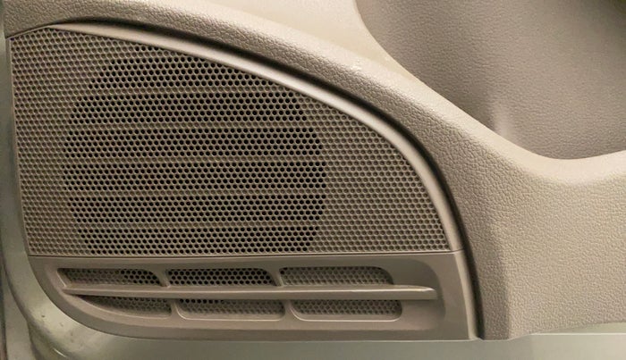 2014 Skoda Rapid ELEGANCE 1.6 MPI MT, Petrol, Manual, 50,390 km, Speaker