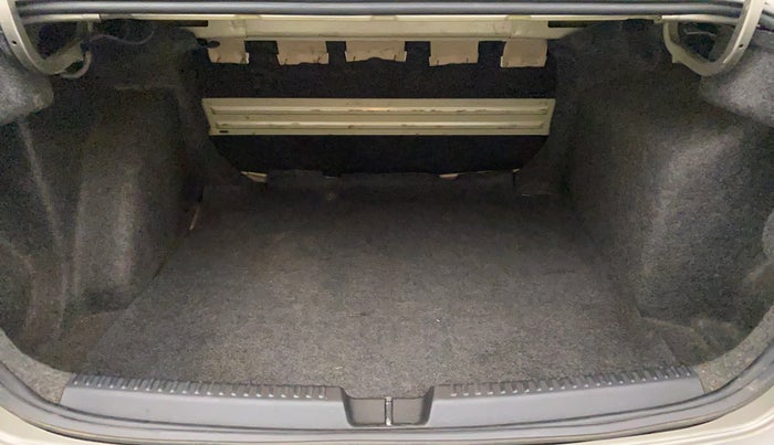 2014 Skoda Rapid ELEGANCE 1.6 MPI MT, Petrol, Manual, 50,390 km, Boot Inside