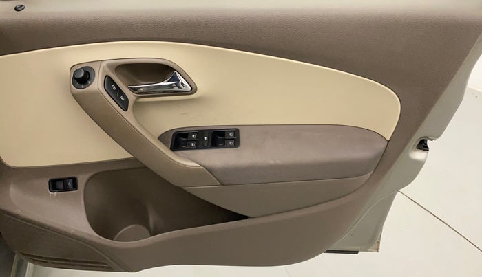 2014 Skoda Rapid ELEGANCE 1.6 MPI MT, Petrol, Manual, 50,390 km, Driver Side Door Panels Control