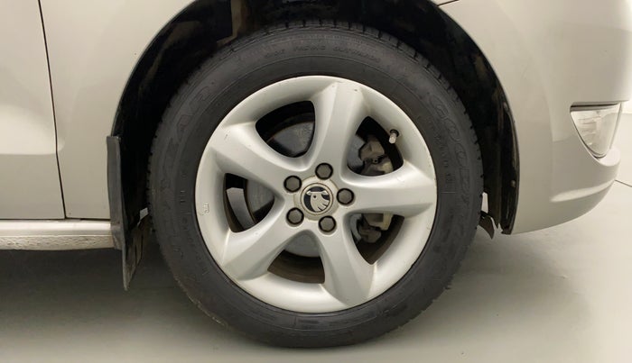 2014 Skoda Rapid ELEGANCE 1.6 MPI MT, Petrol, Manual, 50,390 km, Right Front Wheel