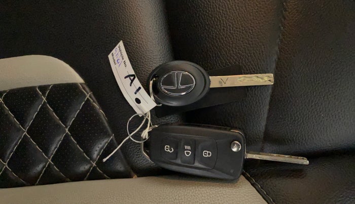 2021 Tata ALTROZ XE PETROL, Petrol, Manual, 25,547 km, Key Close Up