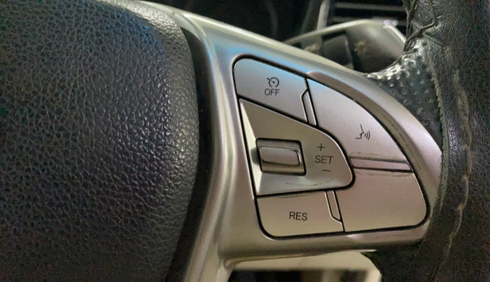2022 Mahindra XUV300 W8 1.2 PETROL, Petrol, Manual, 36,559 km, Adaptive Cruise Control