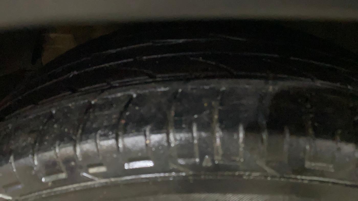 2022 Mahindra XUV300 W8 1.2 PETROL, Petrol, Manual, 36,559 km, Left Front Tyre Tread