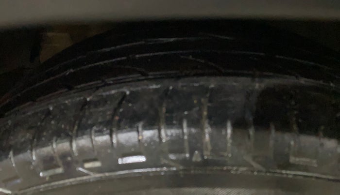 2022 Mahindra XUV300 W8 1.2 PETROL, Petrol, Manual, 36,559 km, Left Front Tyre Tread