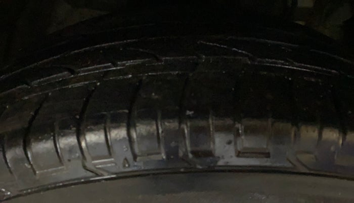 2022 Mahindra XUV300 W8 1.2 PETROL, Petrol, Manual, 36,559 km, Right Front Tyre Tread