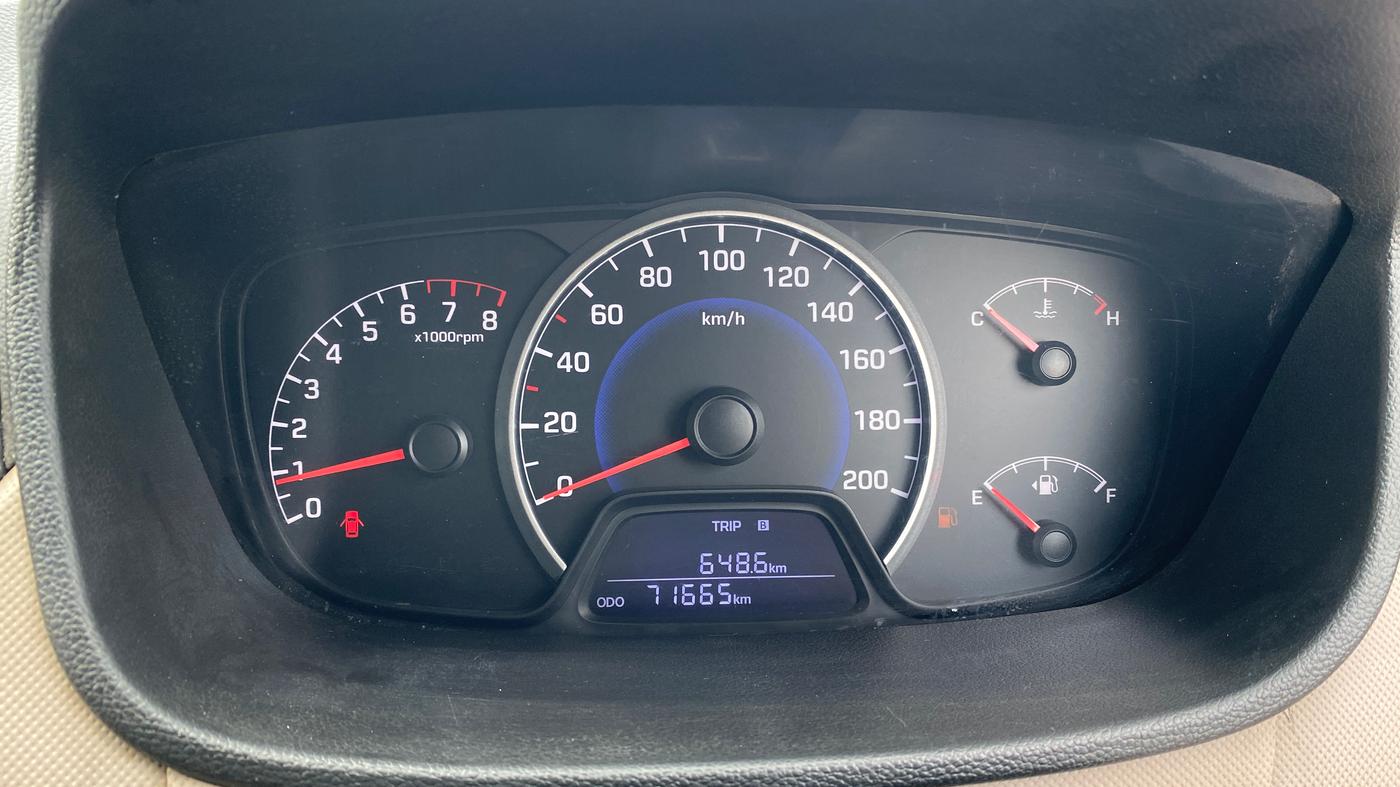 2015 Hyundai Grand i10 SPORTZ 1.2 KAPPA VTVT, Petrol, Manual, 71,653 km, Odometer Image