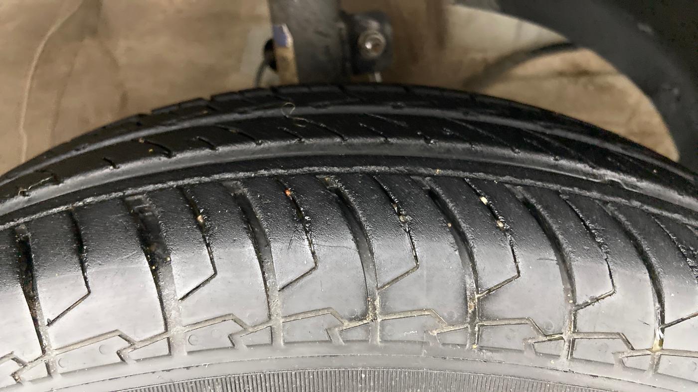 2021 Maruti Dzire VXI AMT, Petrol, Automatic, 38,883 km, Right Front Tyre Tread